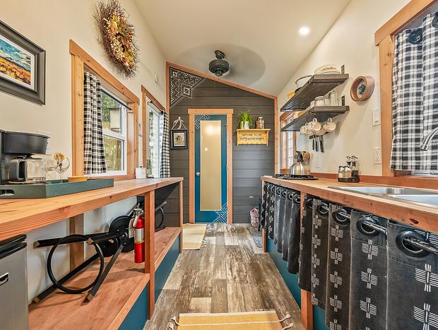 Photo 11 for Stylish Tiny Home in Wine Country