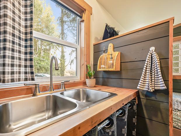 Photo 12 for Stylish Tiny Home in Wine Country