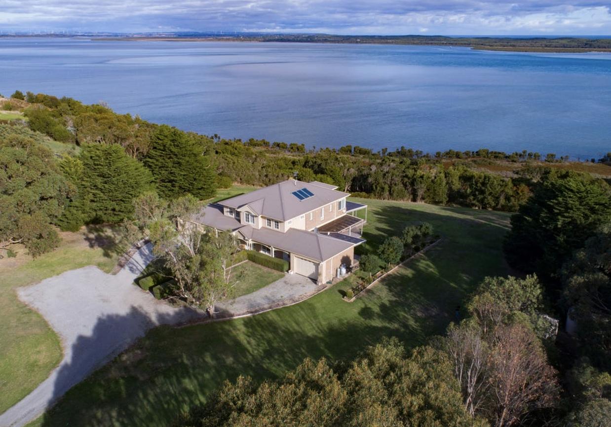 Waterview Winter 2pm late check out Beach house for Rent in Inverloch