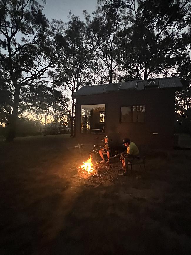 Glass Tiny River House Tiny house for Rent in Yarramundi, Blue