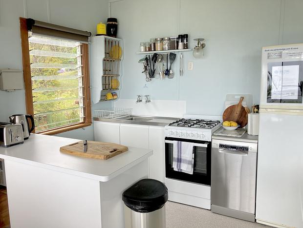 Photo 4 for Periton Lodge - Retro Beach House
