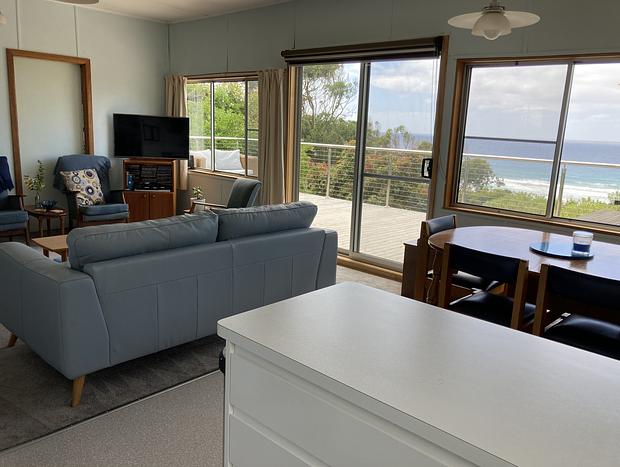 Photo 18 for Periton Lodge - Retro Beach House