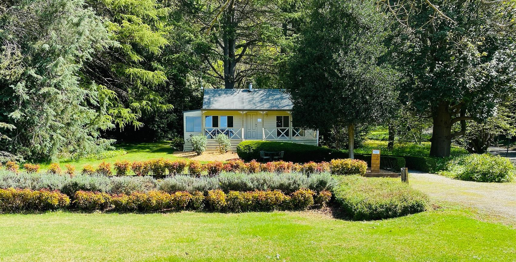 The Mountain View Cottage - Cottage for Rent in The Patch, Dandenong ...