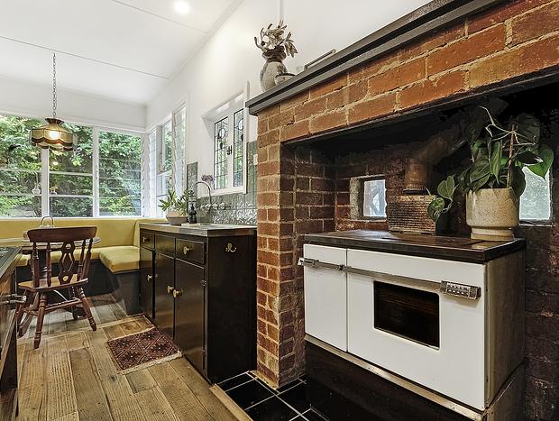 Photo 11 for Harry’s House Warburton - Peaceful Riverside cottage in the perfect location