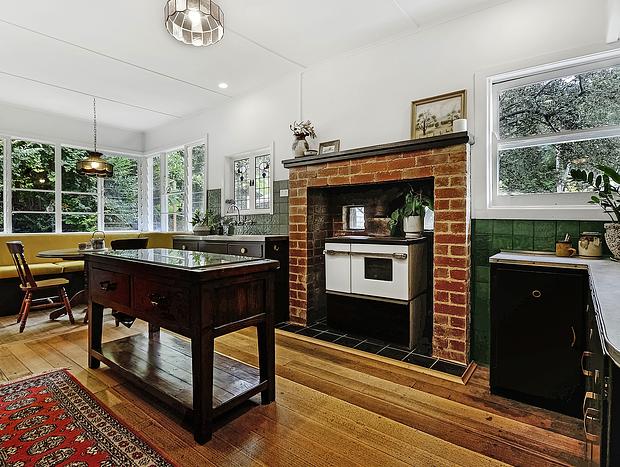 Photo 7 for Harry’s House Warburton - Peaceful Riverside cottage in the perfect location