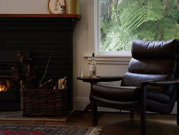 Photo 5 for Harry’s House Warburton - Peaceful Riverside cottage in the perfect location