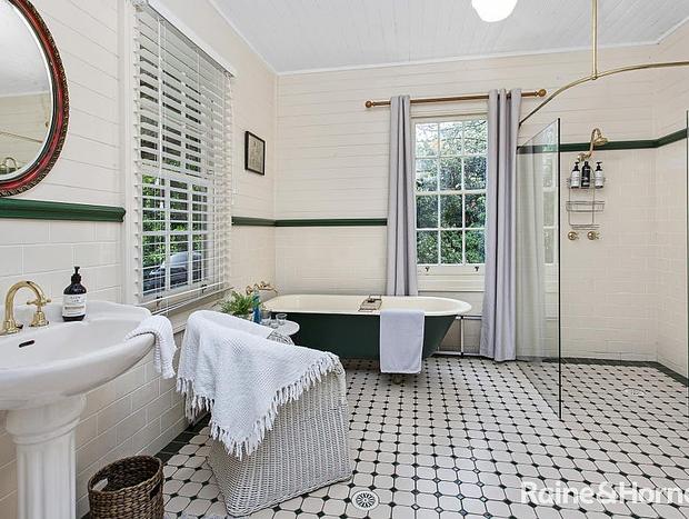 Photo 11 for Romance & Coziness at The Rose Cottage