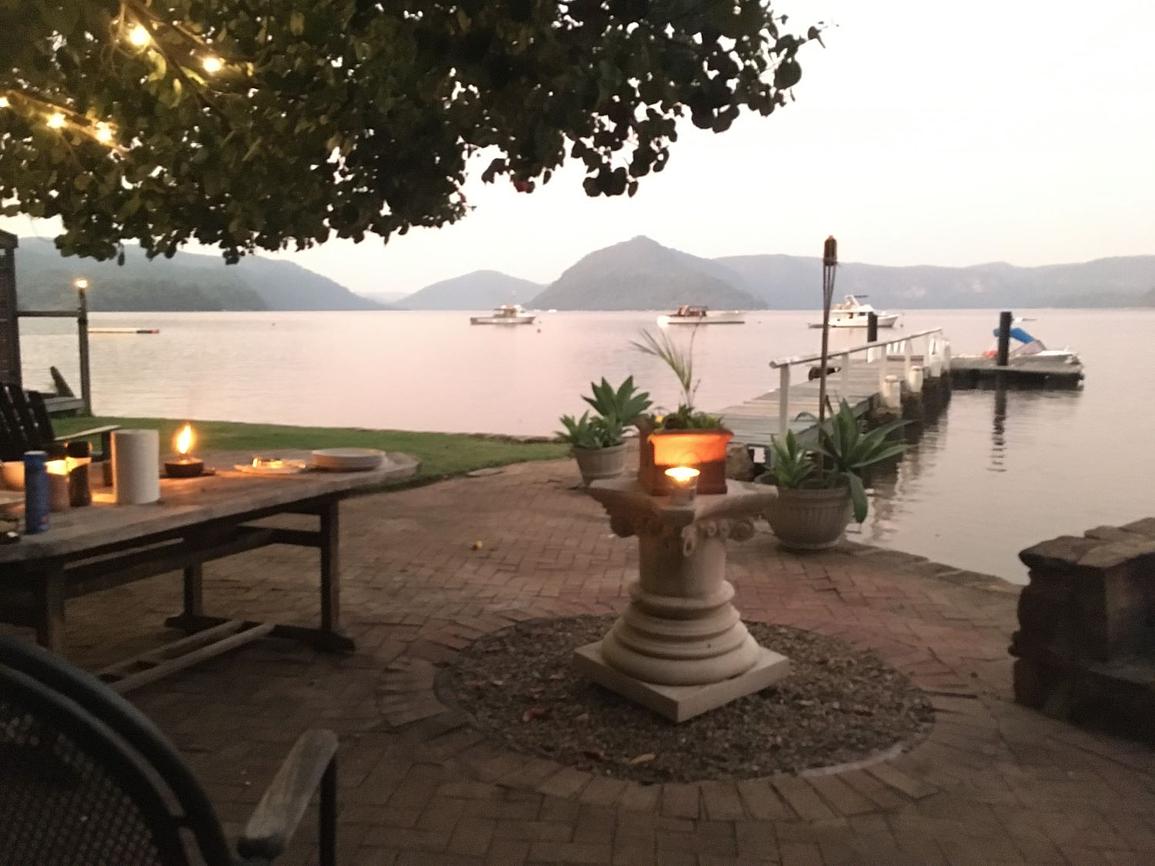 SUNNY CORNER . divine waterfront holiday house .open fire HAWKESBURY