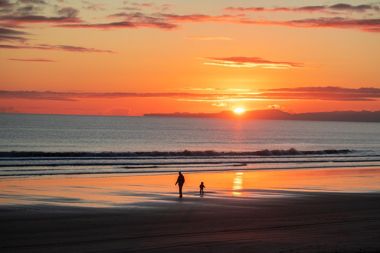 Watch the sunrise at Ohope Beach Riparide