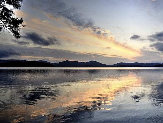 Photo 19 for Stylish Lakeside Cottage