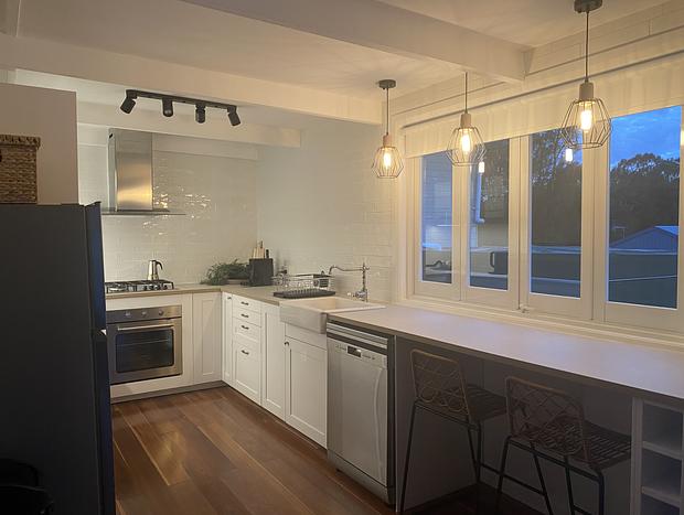 Photo 5 for Stylish Lakeside Cottage