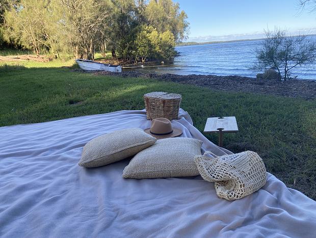 Photo 9 for Stylish Lakeside Cottage