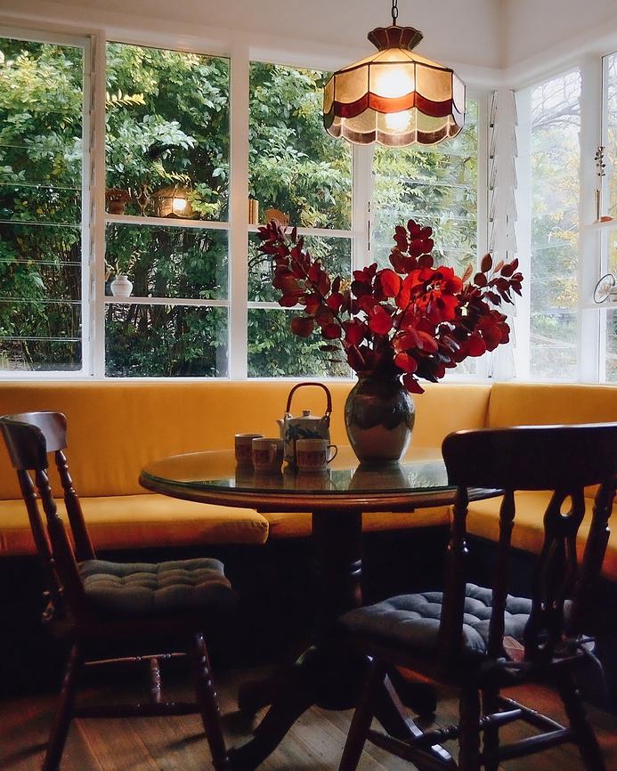 Harry’s House Warburton Peaceful Riverside cottage in the perfect