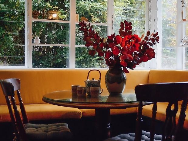 Photo 4 for Harry’s House Warburton - Peaceful Riverside cottage in the perfect location