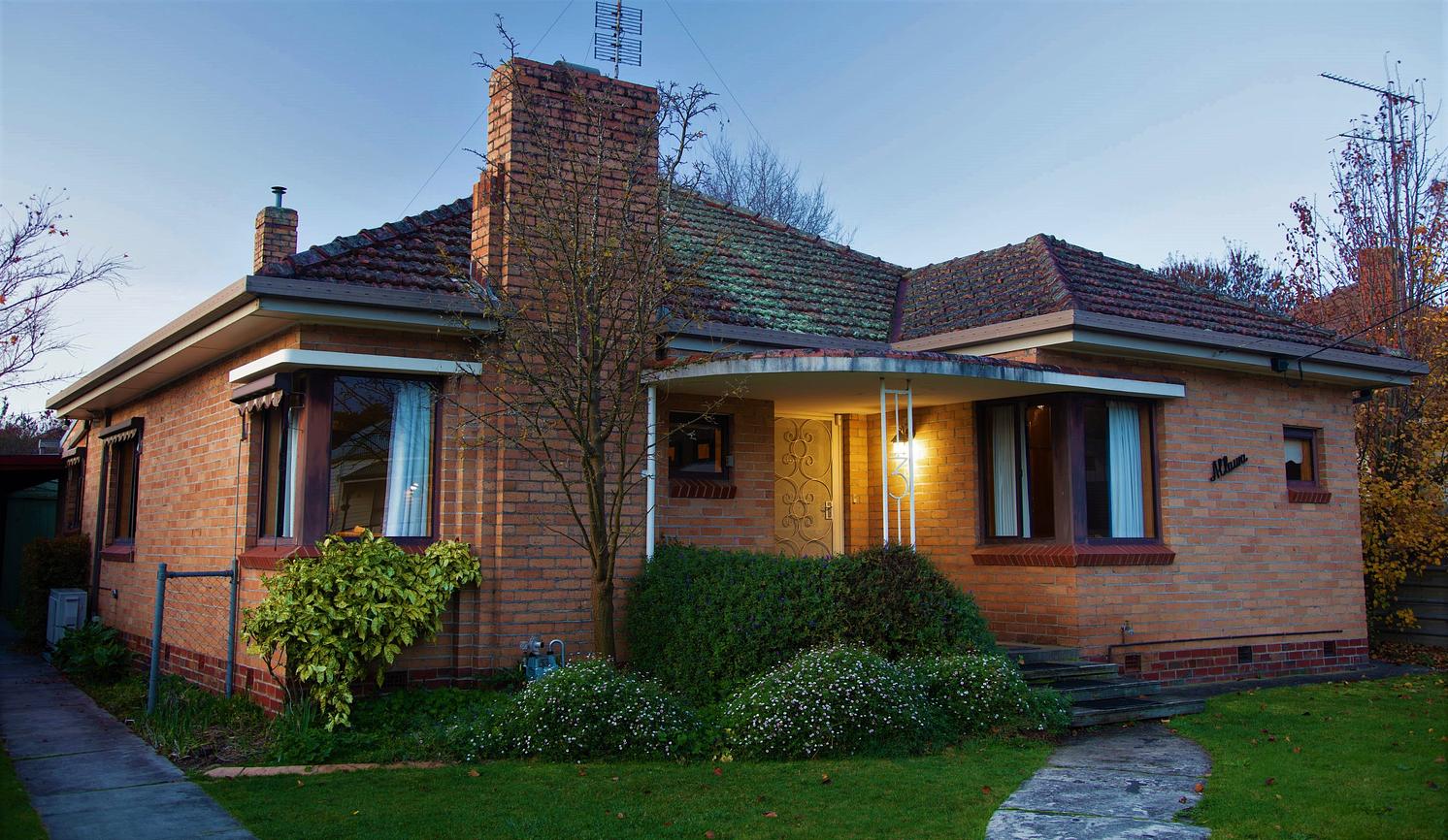 Allawa Cosy Art Deco & Delightful Garden House for Rent in Ballarat East, Goldfields, VIC