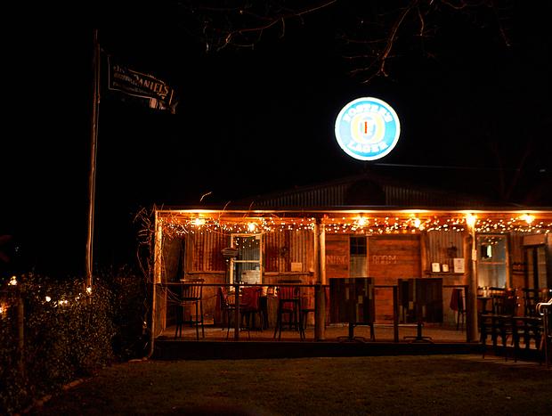 Photo 4 for Pool and grub at Victoria's smallest pub