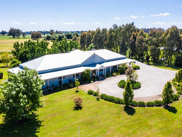 Photo 15 for Farm House at the Gateway to the King Valley