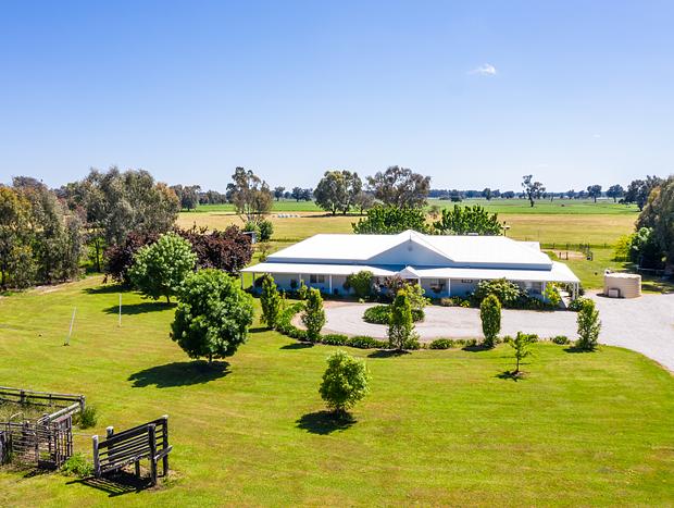 Photo 16 for Farm House at the Gateway to the King Valley