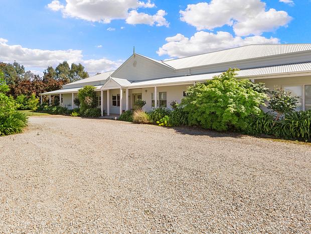 Photo 17 for Farm House at the Gateway to the King Valley