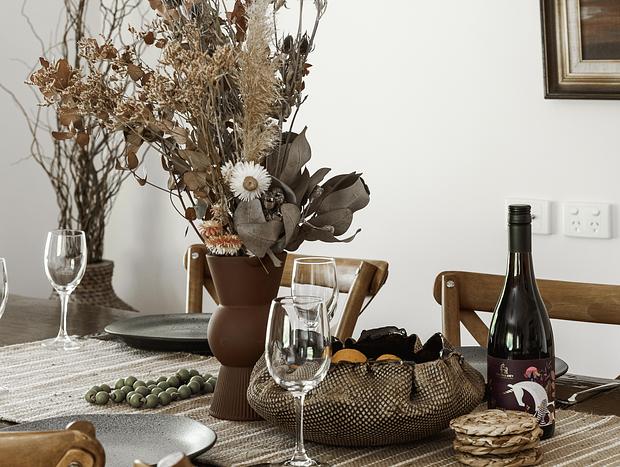 Photo 12 for Cosy Retreat with Mountain Views