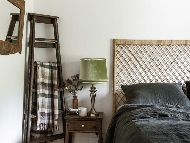 Photo 13 for Cosy Retreat with Mountain Views