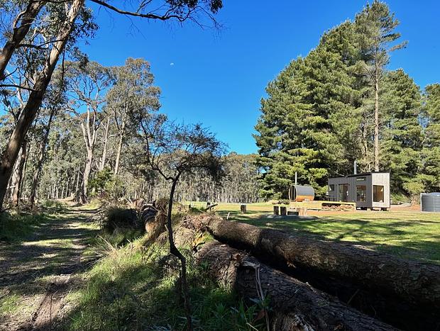 Photo 10 for Stylish Tiny Home in Trentham with a Luxurious Sauna!