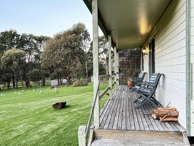 Photo 35 for Ficus Cabin- Under the Morton Bay