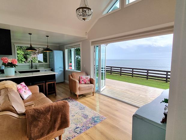 Photo 11 for Red Rock Cottage, beachfront luxury