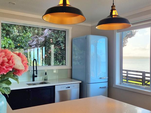 Photo 4 for Red Rock Cottage, beachfront luxury