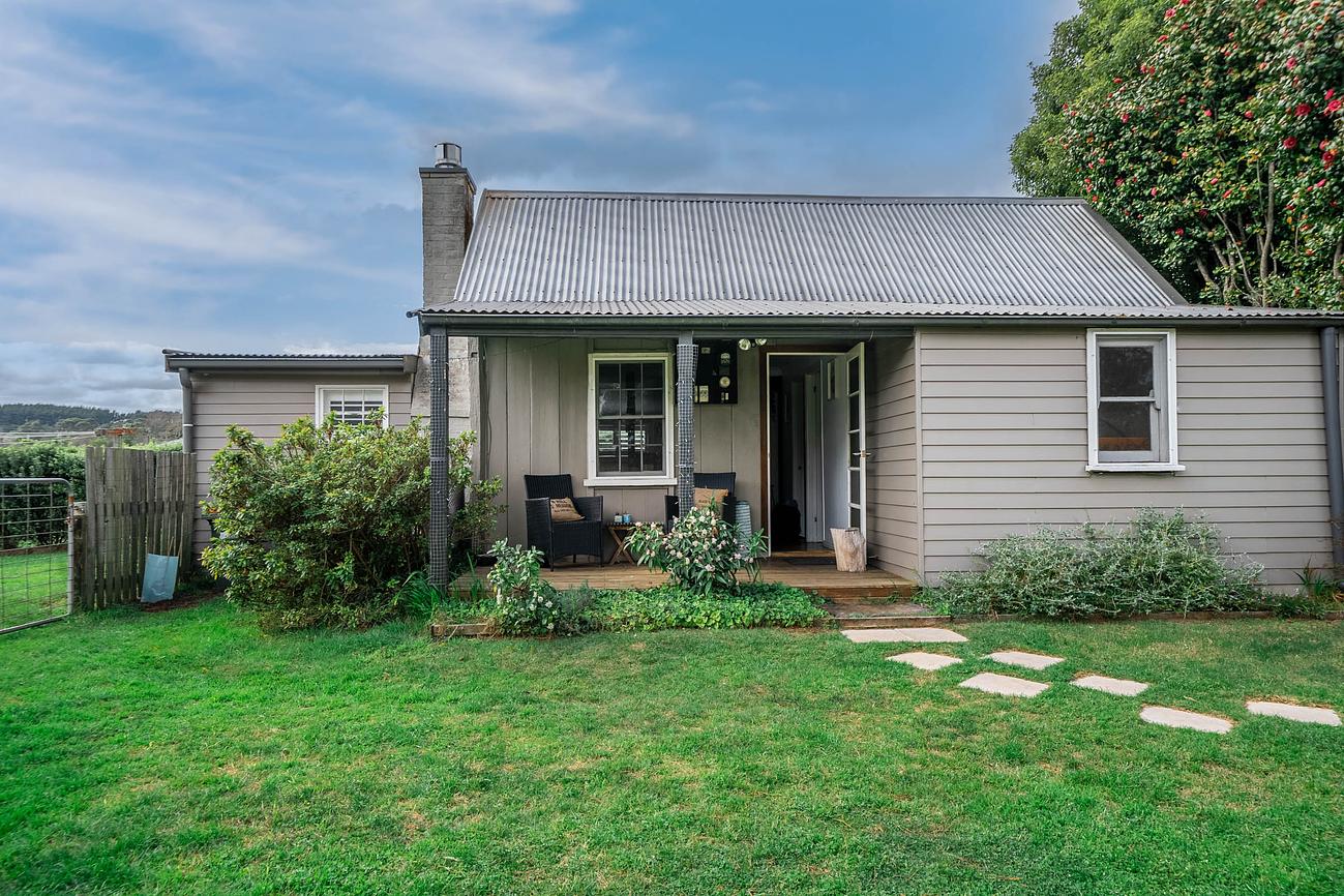 Potters Cottage (Circa late 1800’s) Cottage for Rent in Robertson