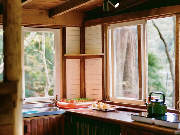 Photo 5 for Intimate Rainforest Retreat with Valley Views
