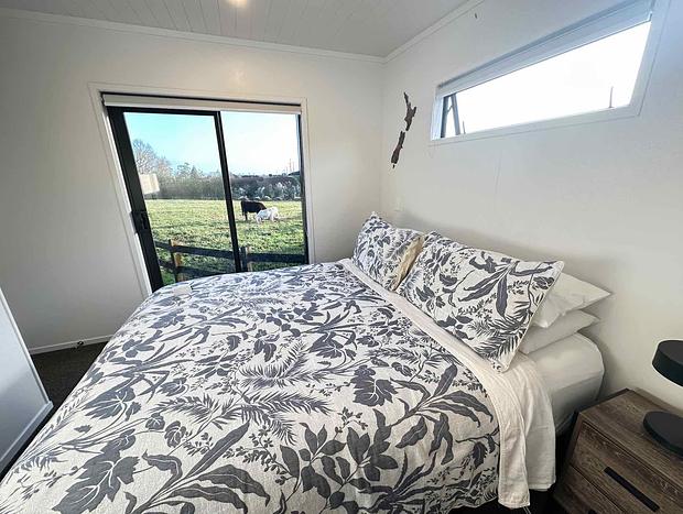 Photo 4 for Modern 2 Bedroom Cottage with Farm Views