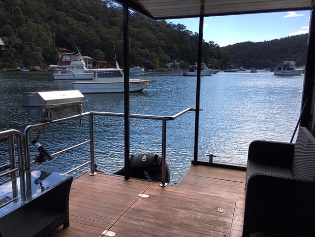 Photo 4 for Astoria Houseboat - Luxury Floating Apartment