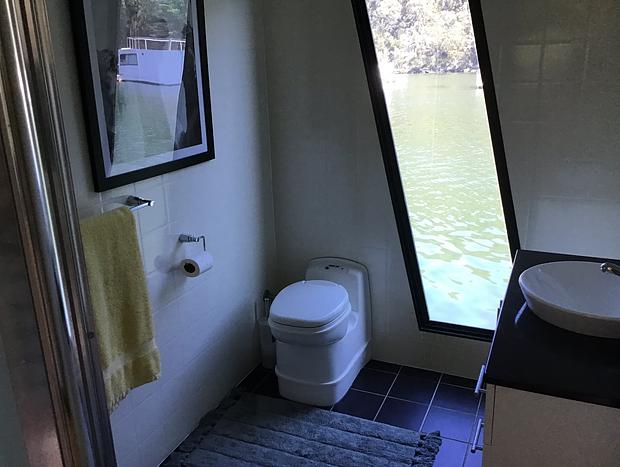 Photo 12 for Astoria Houseboat - Luxury Floating Apartment