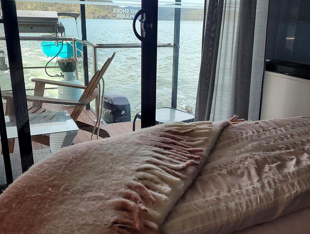 Photo 16 for Astoria Houseboat - Luxury Floating Apartment