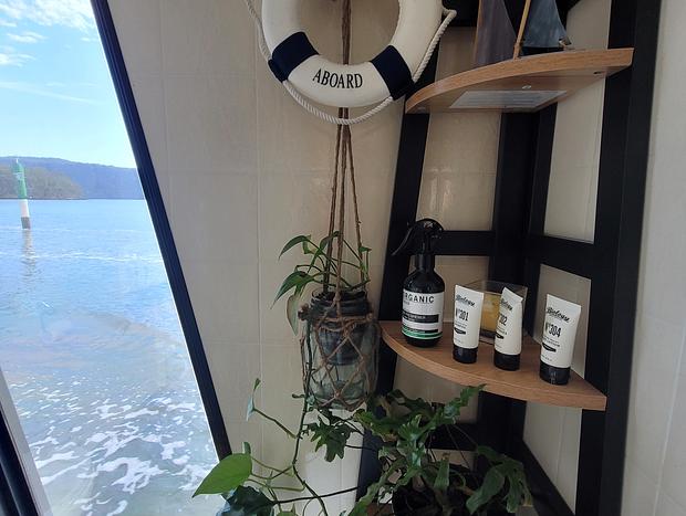 Photo 10 for Astoria Houseboat - Luxury Floating Apartment