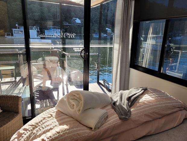Photo 14 for Astoria Houseboat - Luxury Floating Apartment