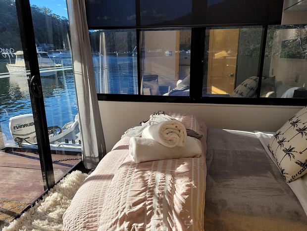 Photo 17 for Astoria Houseboat - Luxury Floating Apartment