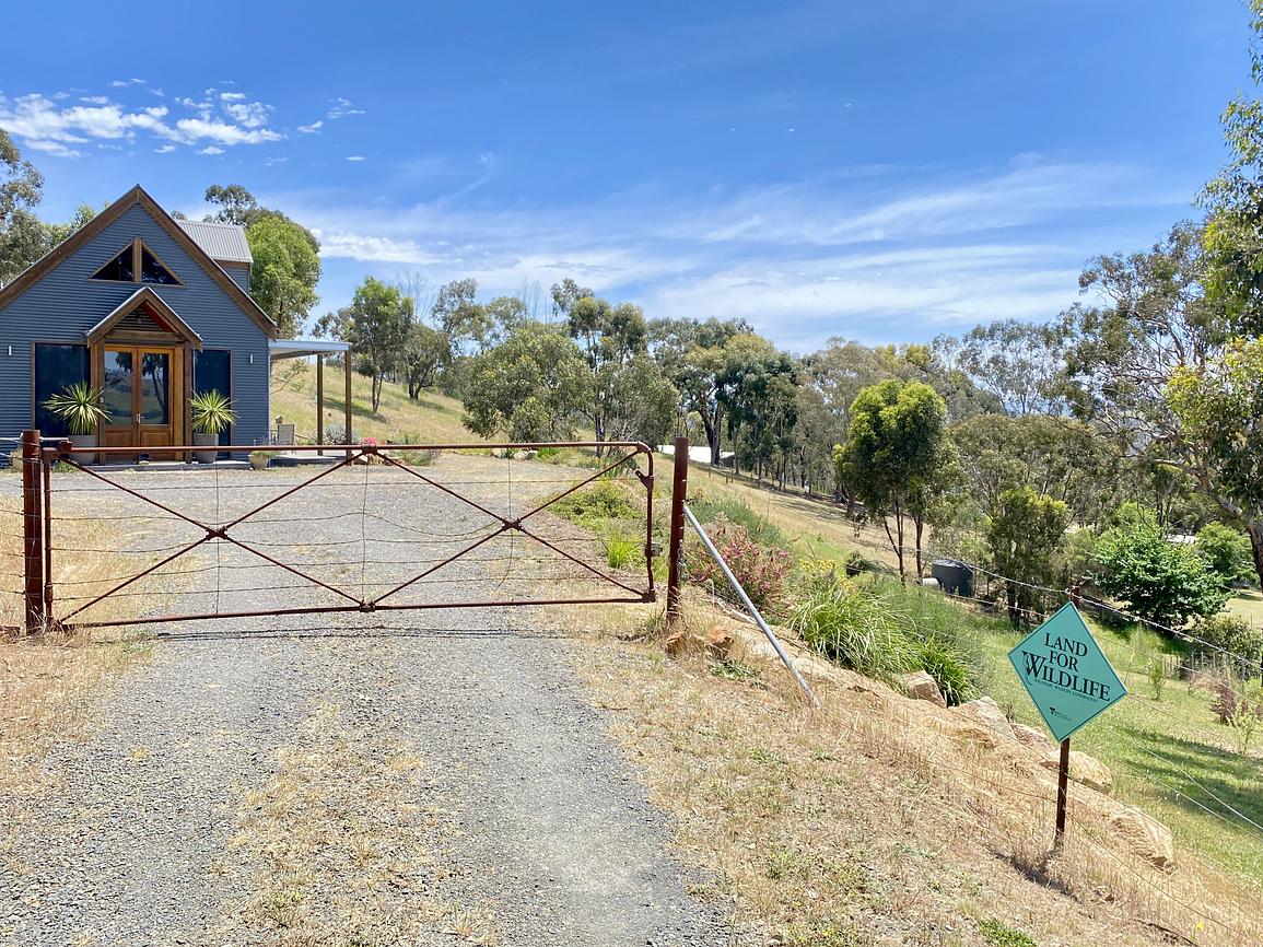 Tranquil Getaway Magnificent Views House for Rent in Yea, High