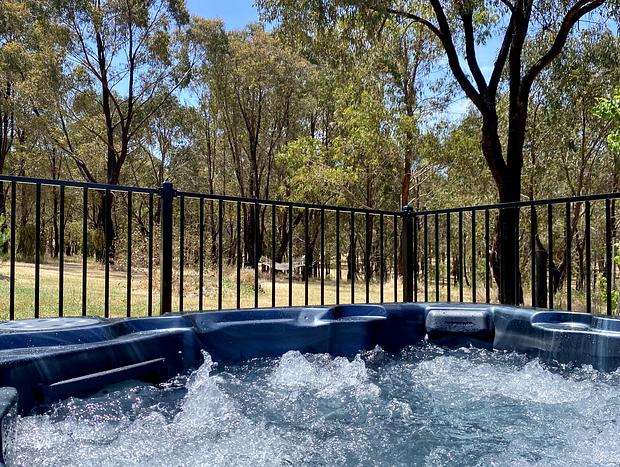Photo 16 for Ironbark Maldon, with outdoor spa and forest views