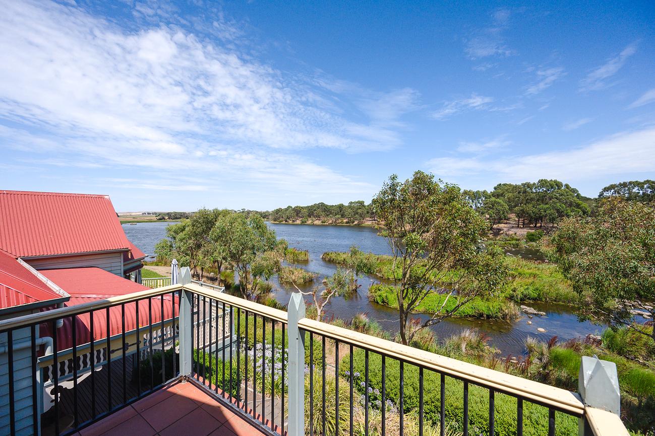 Stone Keepers Run Historic Riverfront Home House for Rent in