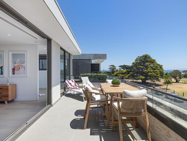 Photo 4 for The Penthouse - Mornington
