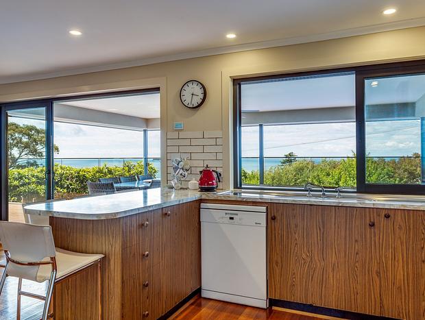 Photo 14 for Poolside Getaway - Dromana
