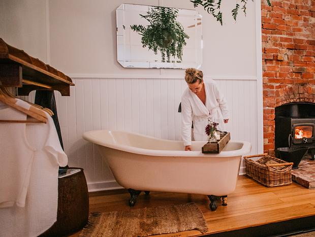 Photo 8 for Fireside bathing at Country Retreat