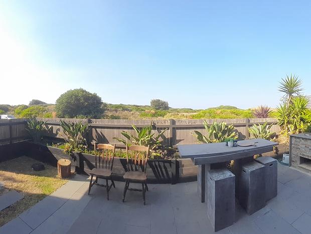 Photo 9 for Beachfront Surfers Retreat