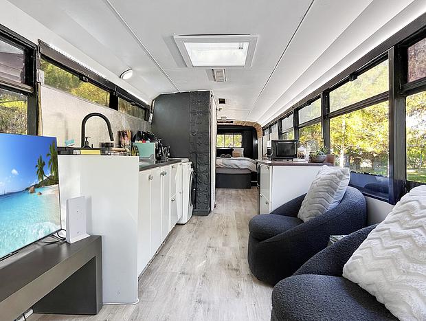 Photo 10 for Bussie McBusFace, converted bus in Little River