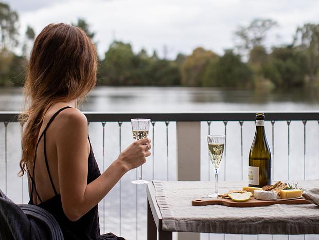 Photo 10 for Lakeside Luxury Villa on a Vineyard
