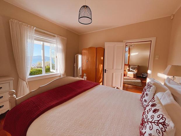 Photo 13 for Wellington Eastbourne Beachfront Cottage