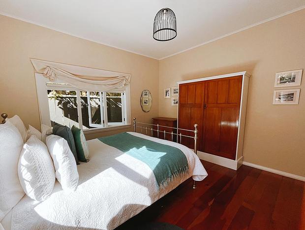Photo 14 for Wellington Eastbourne Beachfront Cottage