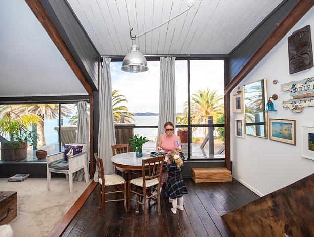 Photo 5 for Beachfront living at The Pad